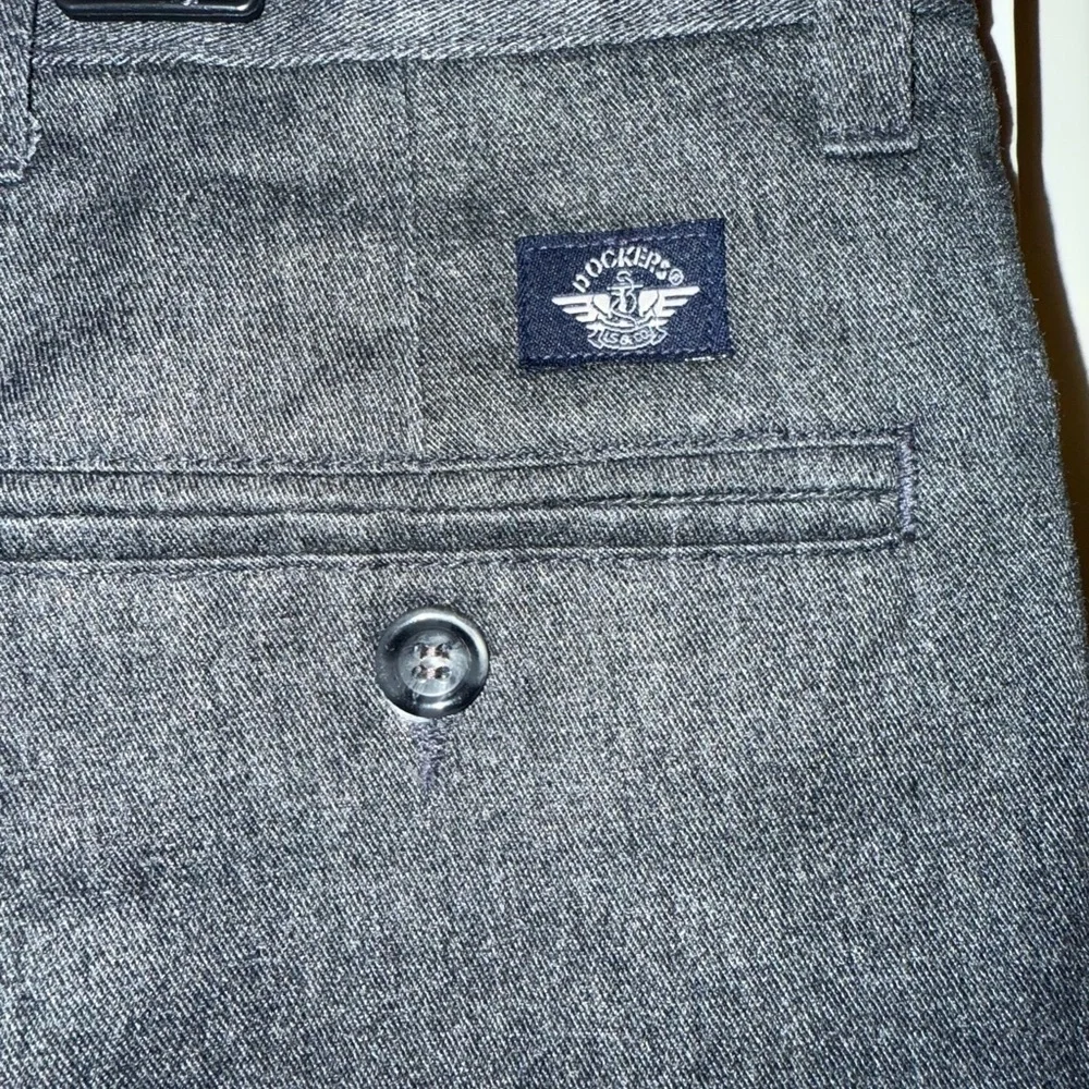 Dockers No Wrinkle Twill Classic Fit Pleated Pants in Charcoal Size 44x30